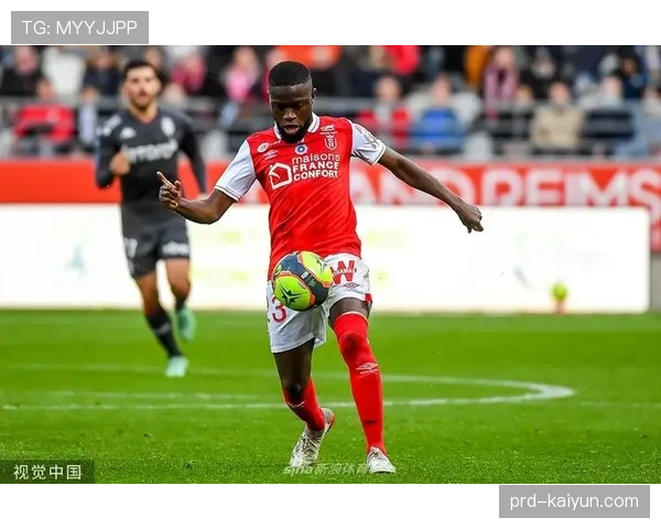 战术复盘：兰斯如何通过高位逼抢遏制了摩纳哥的进攻组织