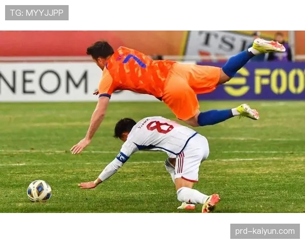 特写：王牌队教练组在暂停期间布置关键边线球战术，助球队完成绝杀